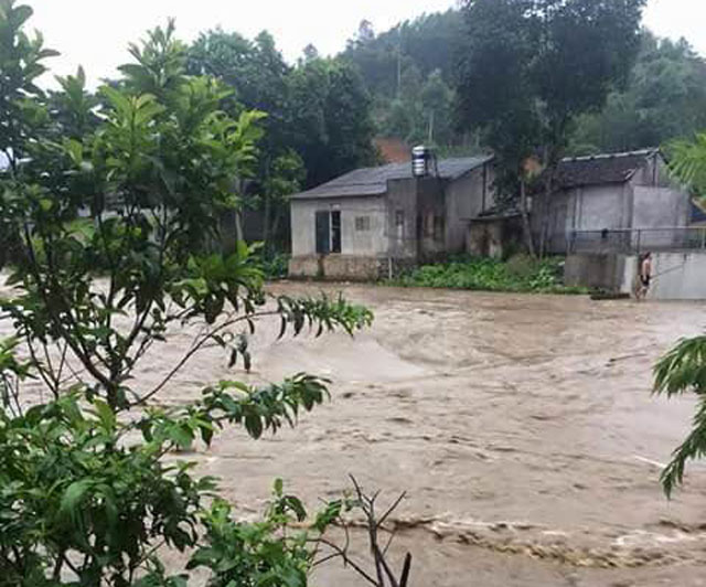 Lào Cai trong lũ dữ - 3