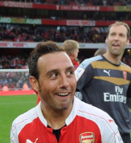 Mourinho ném huy chương, Wenger thành siêu anh hùng - 3