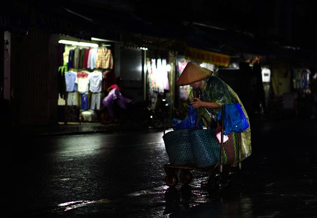 Hà Nội: Nao lòng những đêm mưa tháng 8 - 12
