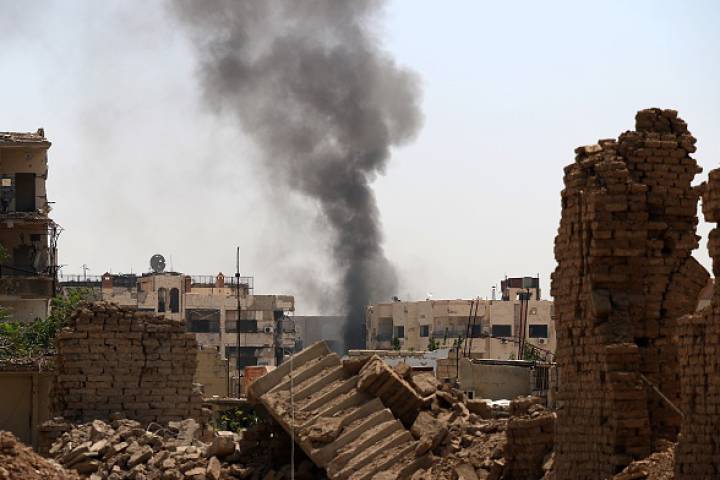 Chiến đấu cơ Syria rơi trúng khu dân cư, ít nhất 25 người chết - 1