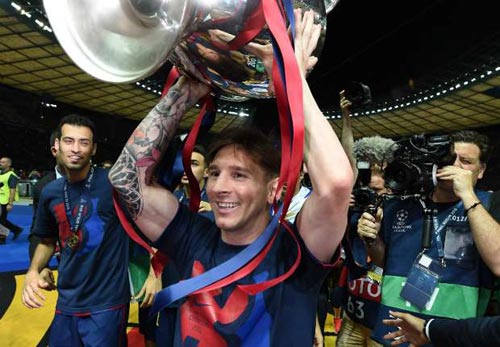 Tin HOT tối 5/8: Alves trở thành "truyền nhân" của Xavi - 1