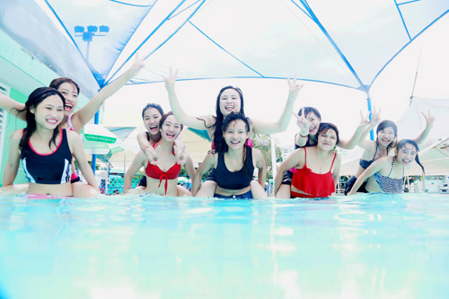 Sinh viên Thủy lợi táo bạo mặc bikini chụp ảnh kỷ yếu - 2