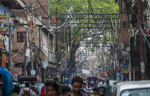 Ảnh: Lưới điện như mạng nhện trên đường phố ở Ấn Độ - 2