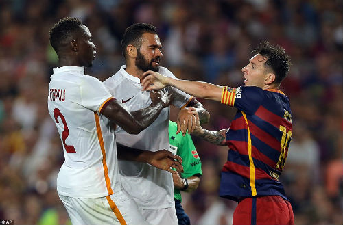 Tranh cãi: Messi đáng bị thẻ đỏ - 5