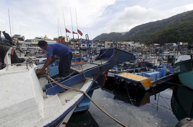 Siêu bão "quái vật" càn quét Đài Loan, cuốn bé gái ra biển - 1
