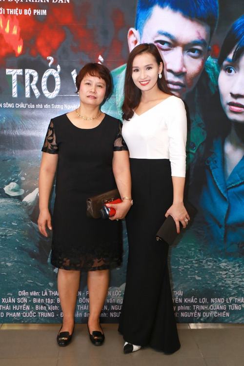 Lã Thanh Huyền xinh đẹp bên mẹ - 1