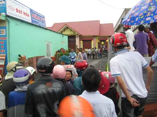 Nam thanh niên ngang nhiên xông vào nhà đâm chết 2 người - 2