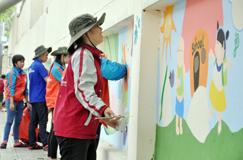 “Ăn khế trả vàng” xuất hiện trên đường phố TP.HCM - 10