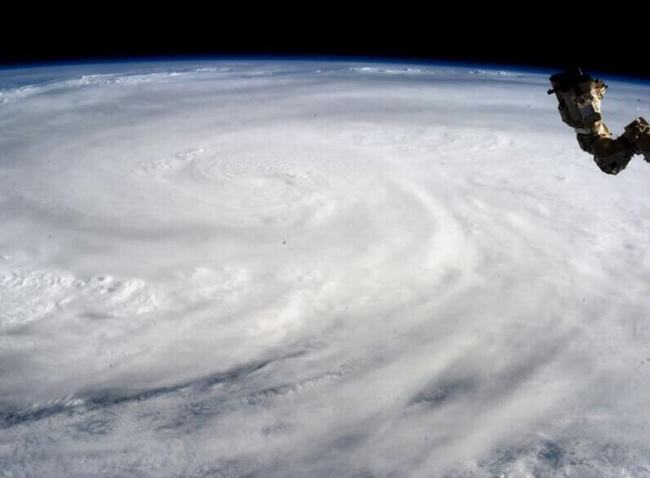 Ngày 02.11 năm 2013, một vùng áp thấp hình thành ở phía Đông của đảo Kosrae bắt đầu mạnh dần lên trở thành siêu bão đổ bộ vào đất liền lớn nhất trong lịch sử mà nhân loại từng biết tới.