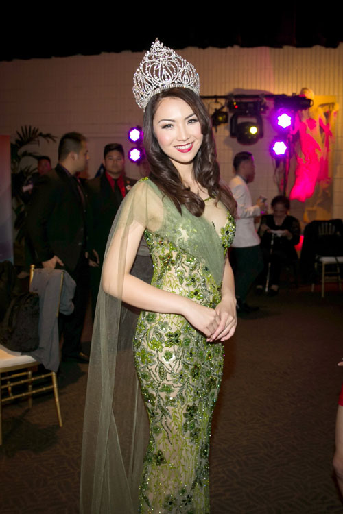 Hoa hậu châu Á tại Mỹ khoe khéo đường cong hút mắt - 1