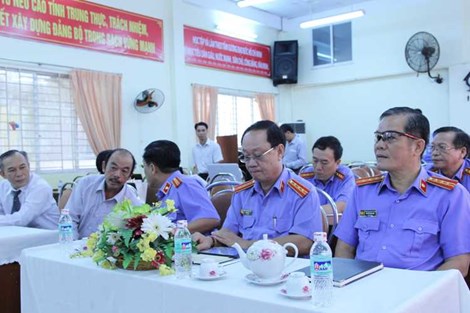 Gần 14 năm làm oan và... 4 phút xin lỗi - 4