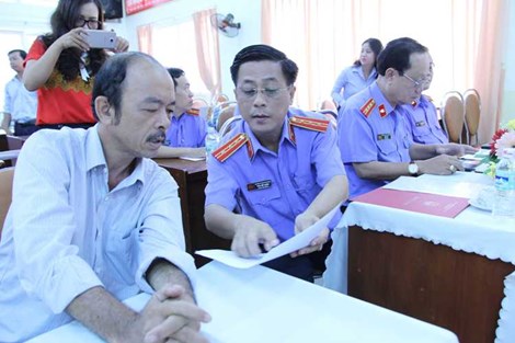 Gần 14 năm làm oan và... 4 phút xin lỗi - 5