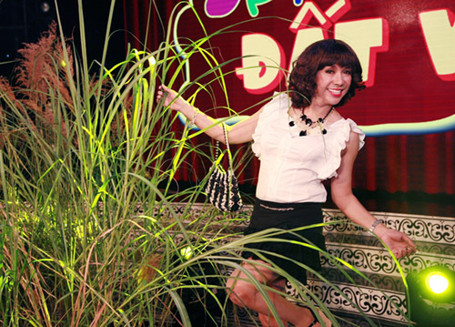 Long Nhật lại đỏng đảnh giả gái - 7