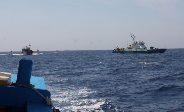 Tàu Cảnh sát biển cứu tàu cá cùng 6 ngư dân bị nạn trên biển - 1