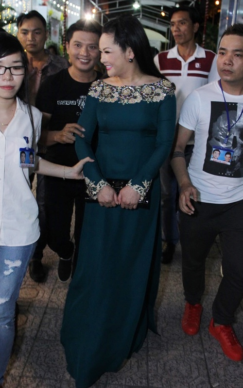 Như Quỳnh gây bất ngờ với vẻ ngoài xinh đẹp ở tuổi 45 - 3