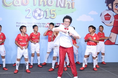 Công Vinh lịch lãm bên MC Thanh Thảo Hugo - 6