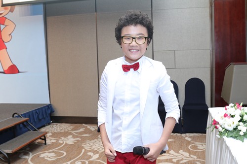 Công Vinh lịch lãm bên MC Thanh Thảo Hugo - 5