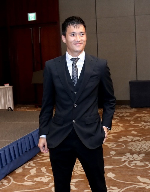 Công Vinh lịch lãm bên MC Thanh Thảo Hugo - 1