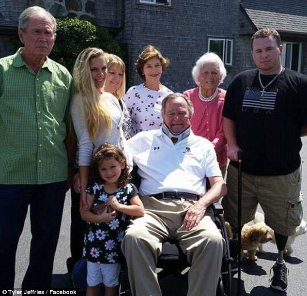 Cha con cựu TT Bush se duyên cho cựu binh Mỹ - 2