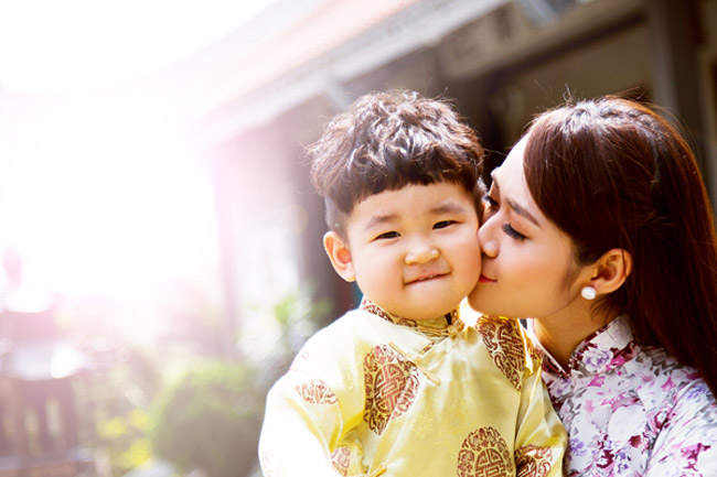 Diệp Bảo Ngọc hạnh phúc bên con trai Minh Khang