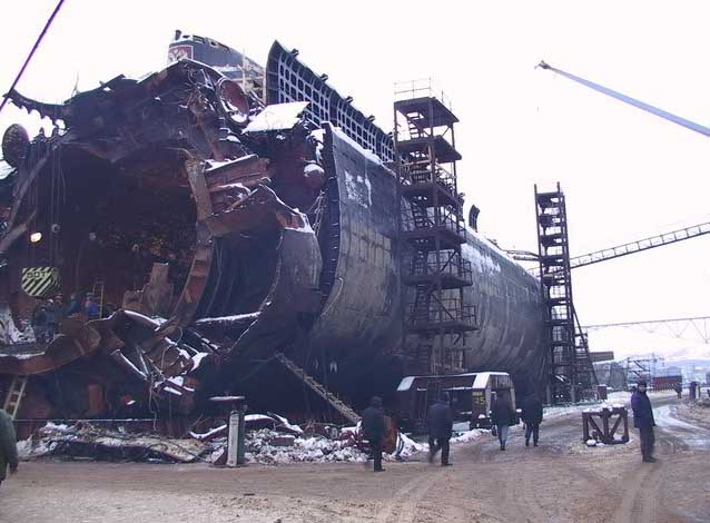 Nga tưởng niệm 15 năm thảm họa nổ tàu ngầm nguyên tử Kursk - 9