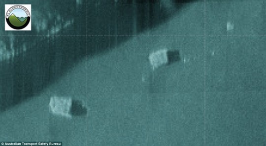 Dò thấy hai hộp đen nghi của MH370 dưới đáy biển - 1