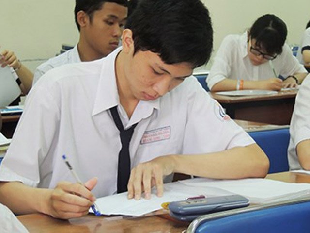 Thí sinh &#34;tháo chạy&#34; khỏi trường tốp trên - 1