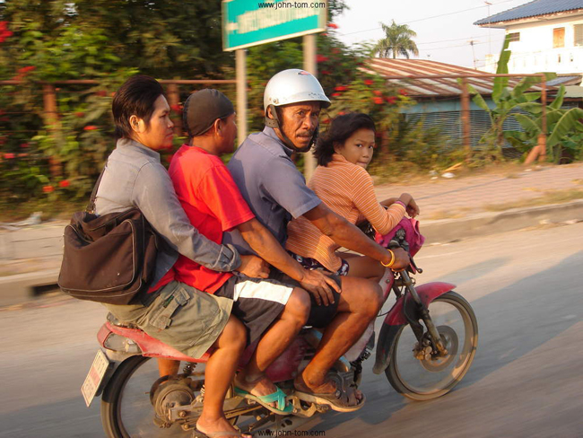 Có đi thì lên đây anh chở luôn chứ chụp cái gì hả?
