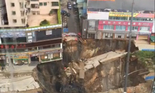 Video: Hố tử thần khổng lồ giữa phố Trung Quốc - 1