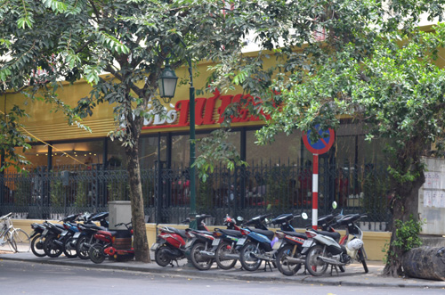 Bia hơi, phở bò “bủa vây” Bảo tàng Lịch sử Quốc gia - 12