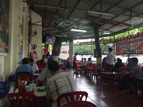 Bia hơi, phở bò “bủa vây” Bảo tàng Lịch sử Quốc gia - 4