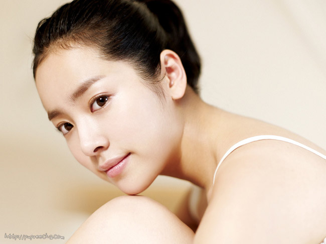 Nữ diễn viên Han Jimin của phim "Hoàng tử gác mái" đẹp không tì vết.