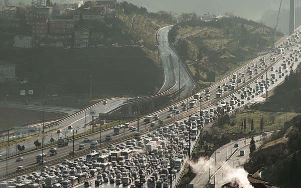 Thổ Nhĩ Kỳ: Phong tỏa giao thông để tỏ tình giữa đường cao tốc - 1