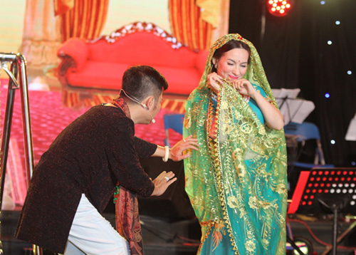 "Cô dâu 8 tuổi" Phi Nhung khiến người xem phát cuồng - 4