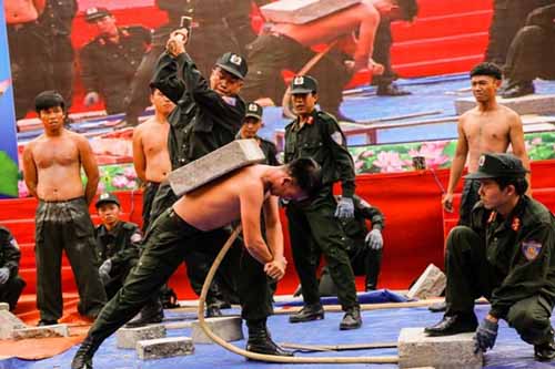 Chiêm ngưỡng nội công của cảnh sát trẻ! - 8