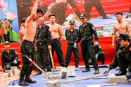 Chiêm ngưỡng nội công của cảnh sát trẻ! - 9
