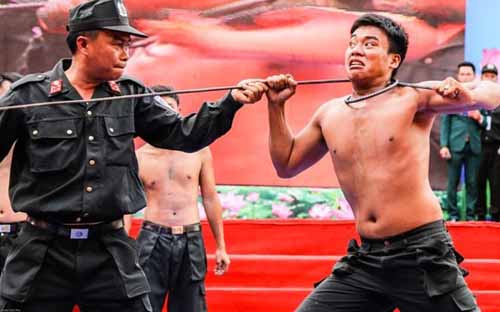 Chiêm ngưỡng nội công của cảnh sát trẻ! - 10