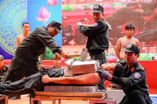 Chiêm ngưỡng nội công của cảnh sát trẻ! - 5