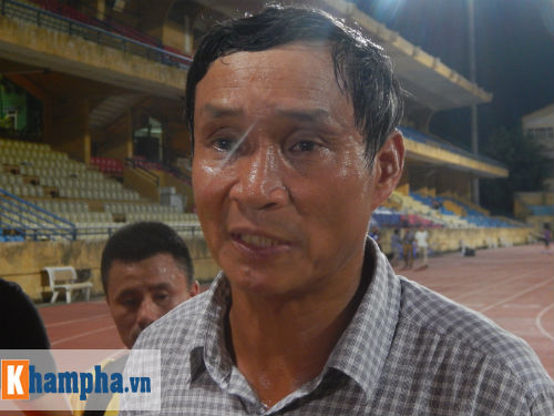 "Vua" ngoại thổi V-League 2015: Kẻ khen, người chê - 1