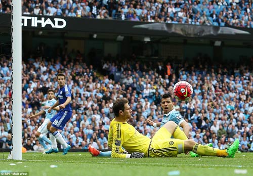 Ngày Aguero "khuynh đảo" hàng thủ Chelsea - 3