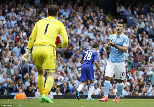 Ngày Aguero "khuynh đảo" hàng thủ Chelsea - 4