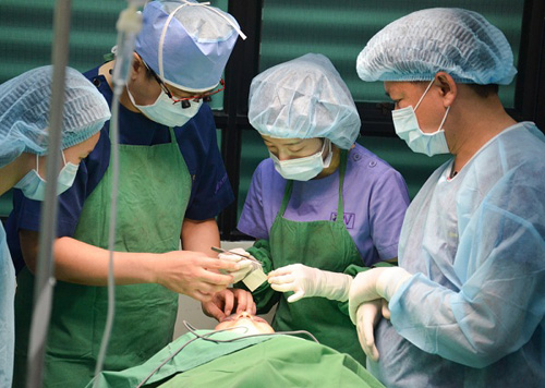 Sửa chữa lại những đôi mắt hỏng do thẩm mỹ sai cách - 4