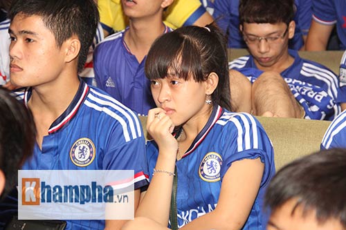 Chelsea thua, chàng trai xăm trổ rơm rớm nước mắt - 9