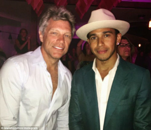 Tin HOT tối 17/8: Thua Murray, Djokovic đổ lỗi cho cùi chỏ - 2