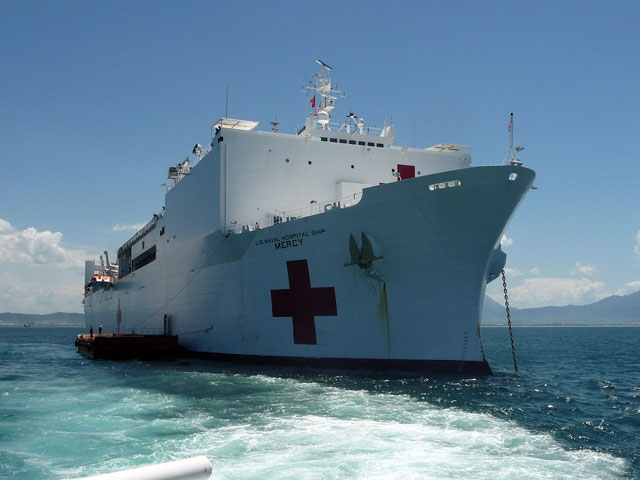 Siêu tàu bệnh viện của Hải quân Hoa Kỳ cập cảng Đà Nẵng - 1