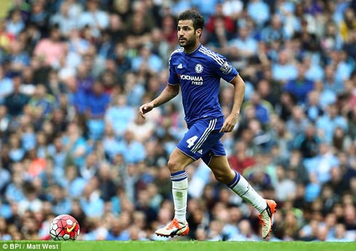 Chelsea sa sút, Fabregas bị “đánh” tơi bời - 1