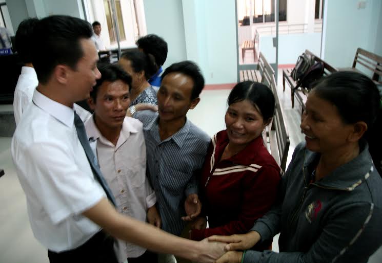 Vụ công an xã đánh chết HS: Tuyên án treo 2 người thân bị hại - 2