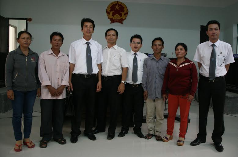 Vụ công an xã đánh chết HS: Tuyên án treo 2 người thân bị hại - 3