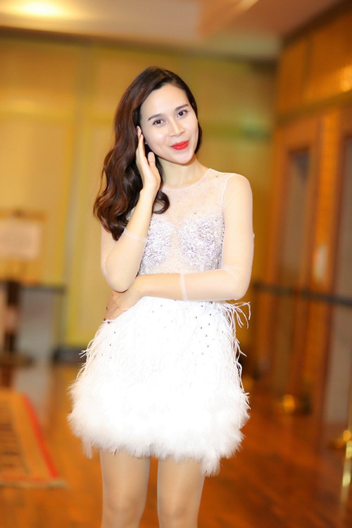 Lưu Hương Giang diện váy ngắn, nhảy sung trên sân khấu - 2