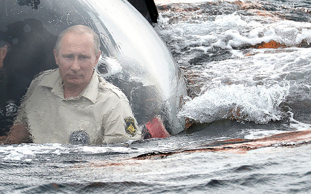 Video Tổng thống Putin thám hiểm đáy Biển Đen - 1